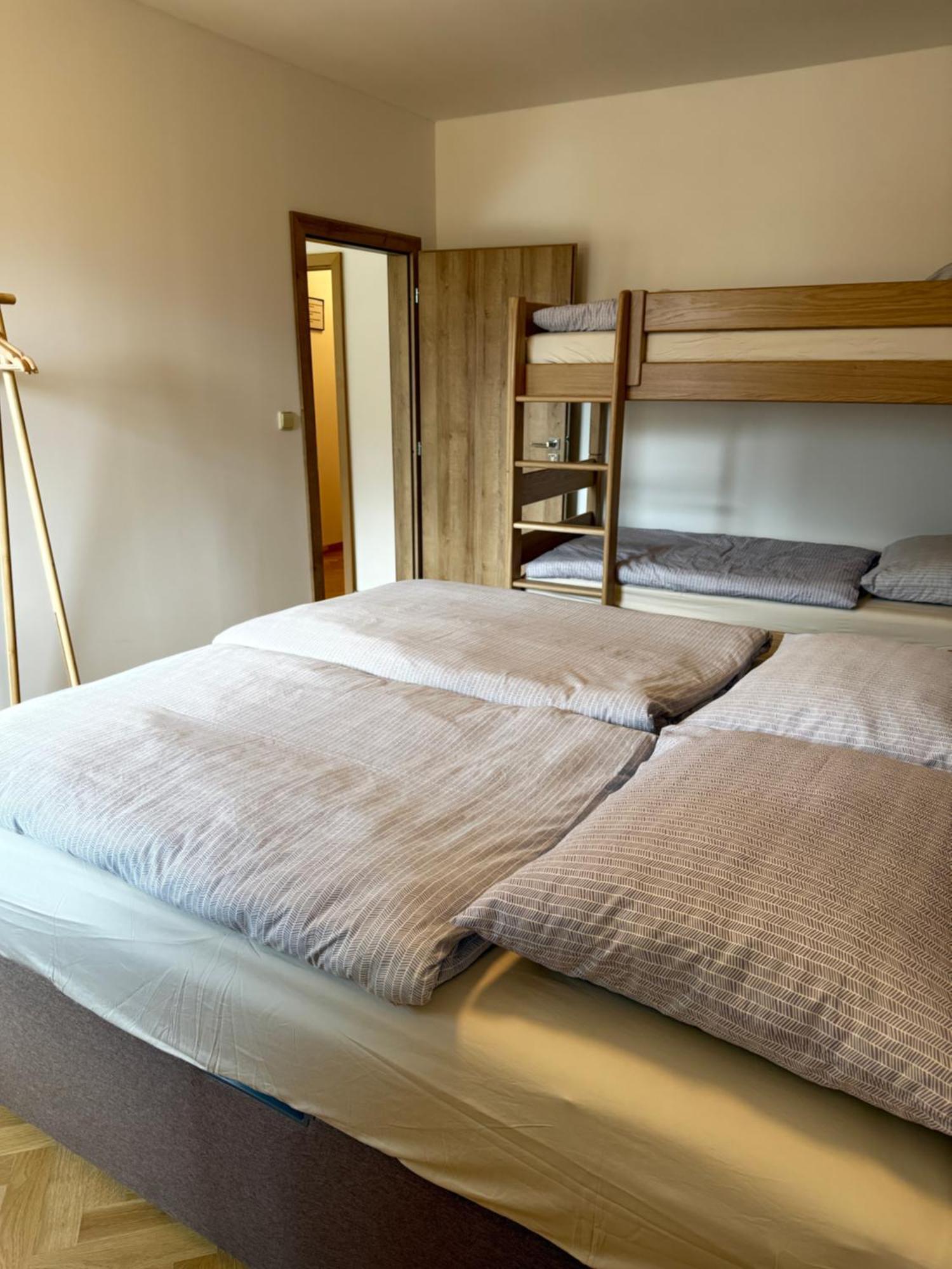 Familyvilla, New 4 Luxury Big Apartments, Parking Prague
