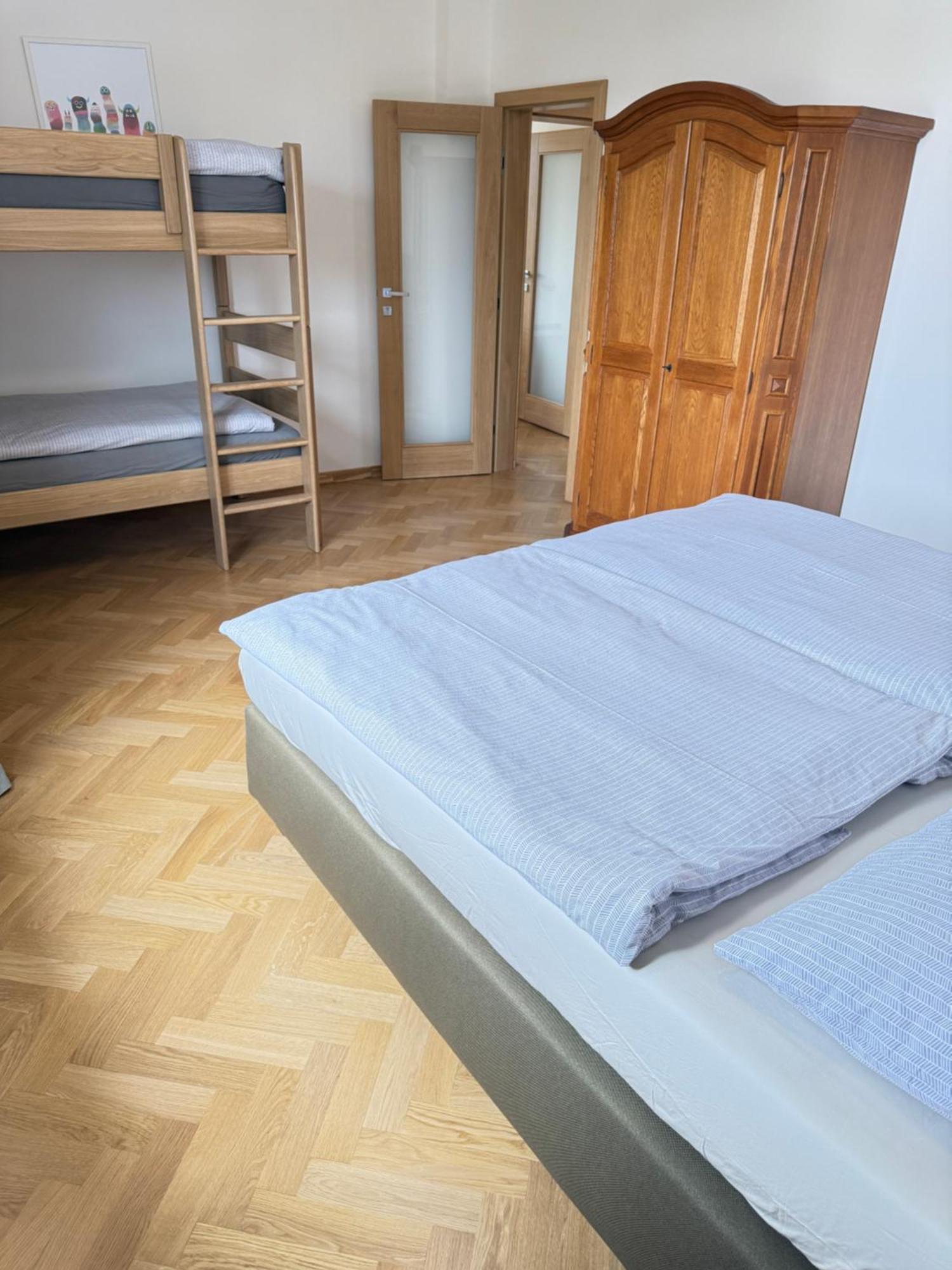 Familyvilla, New 4 Luxury Big Apartments, Parking Apartment Prague