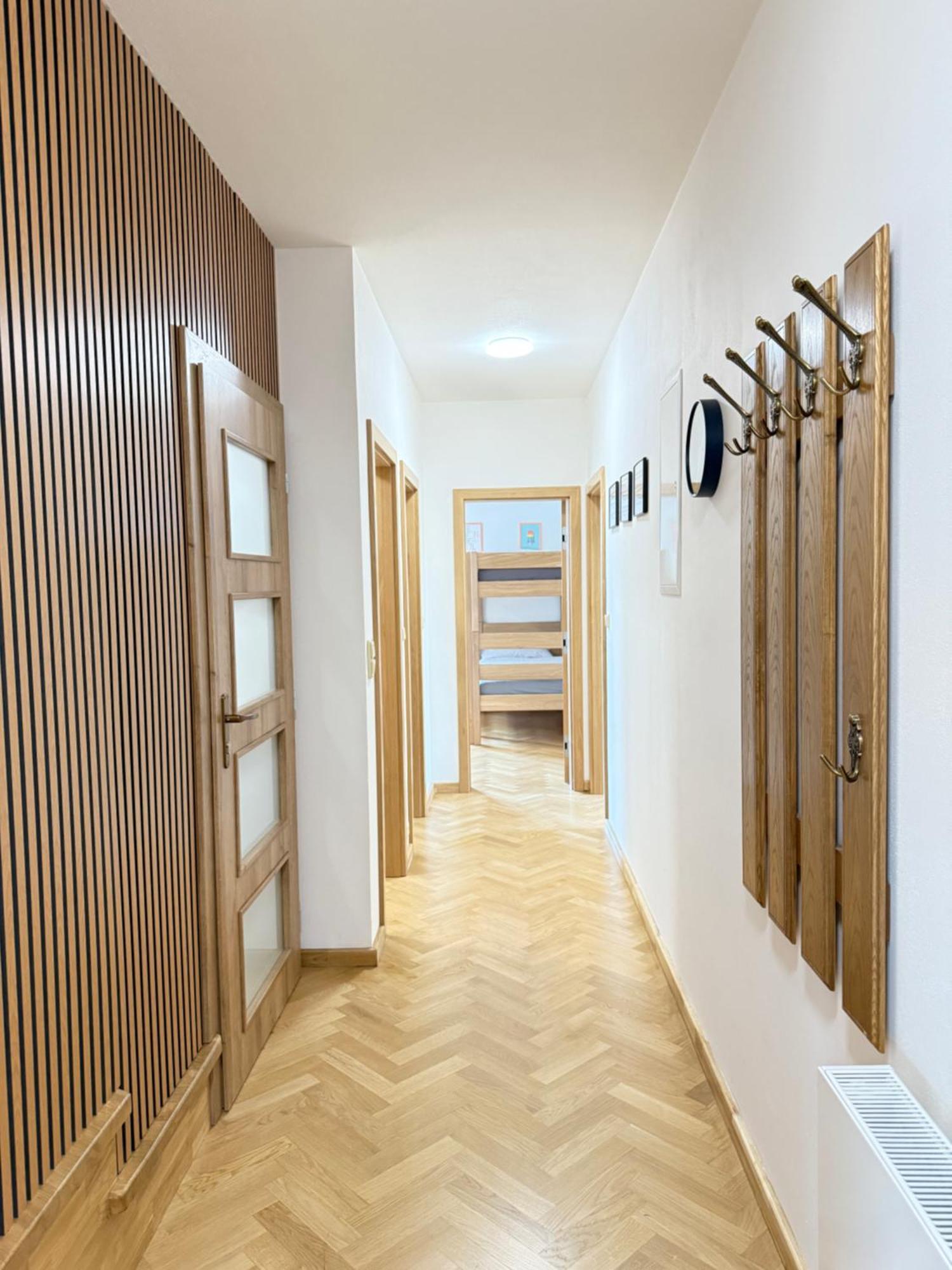 Familyvilla, New 4 Luxury Big Apartments, Parking Prague