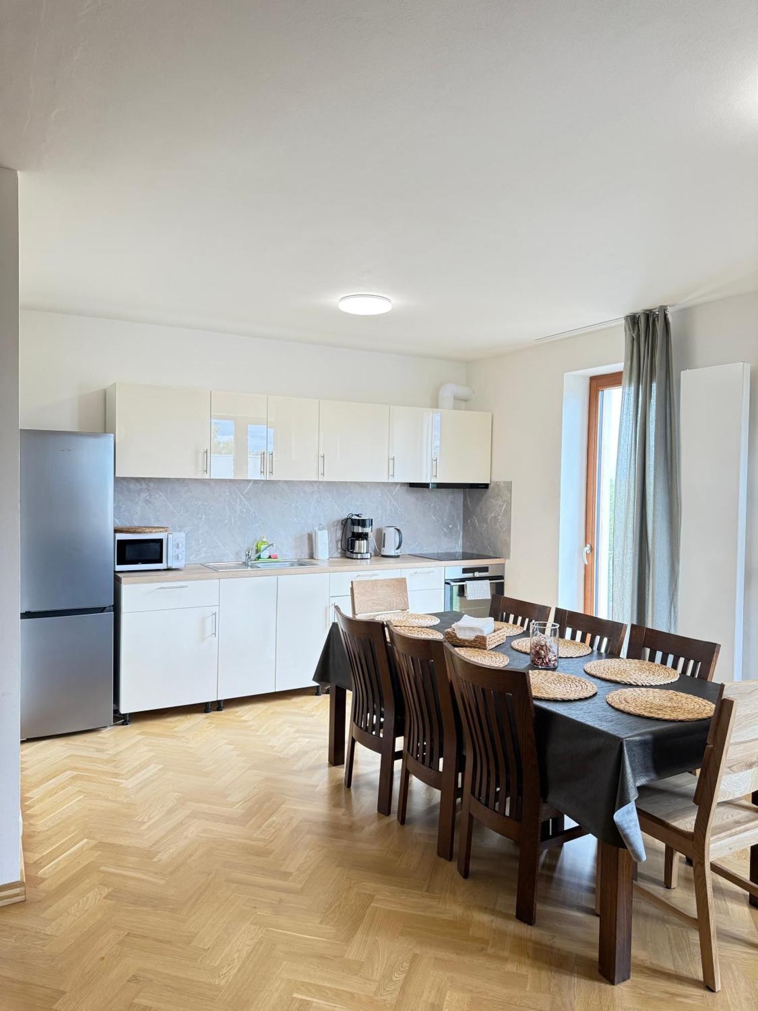 Familyvilla, New 4 Luxury Big Apartments, Parking * Prague