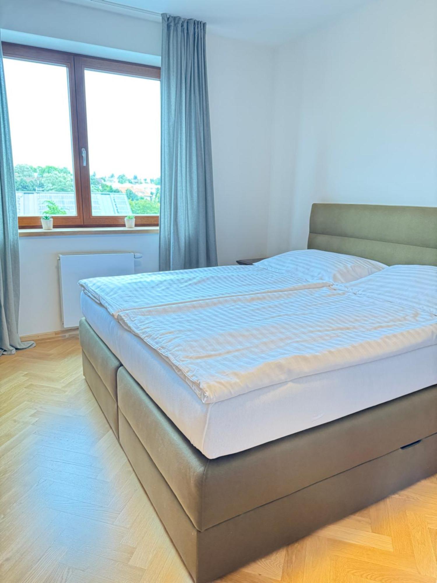 Familyvilla, New 4 Luxury Big Apartments, Parking *