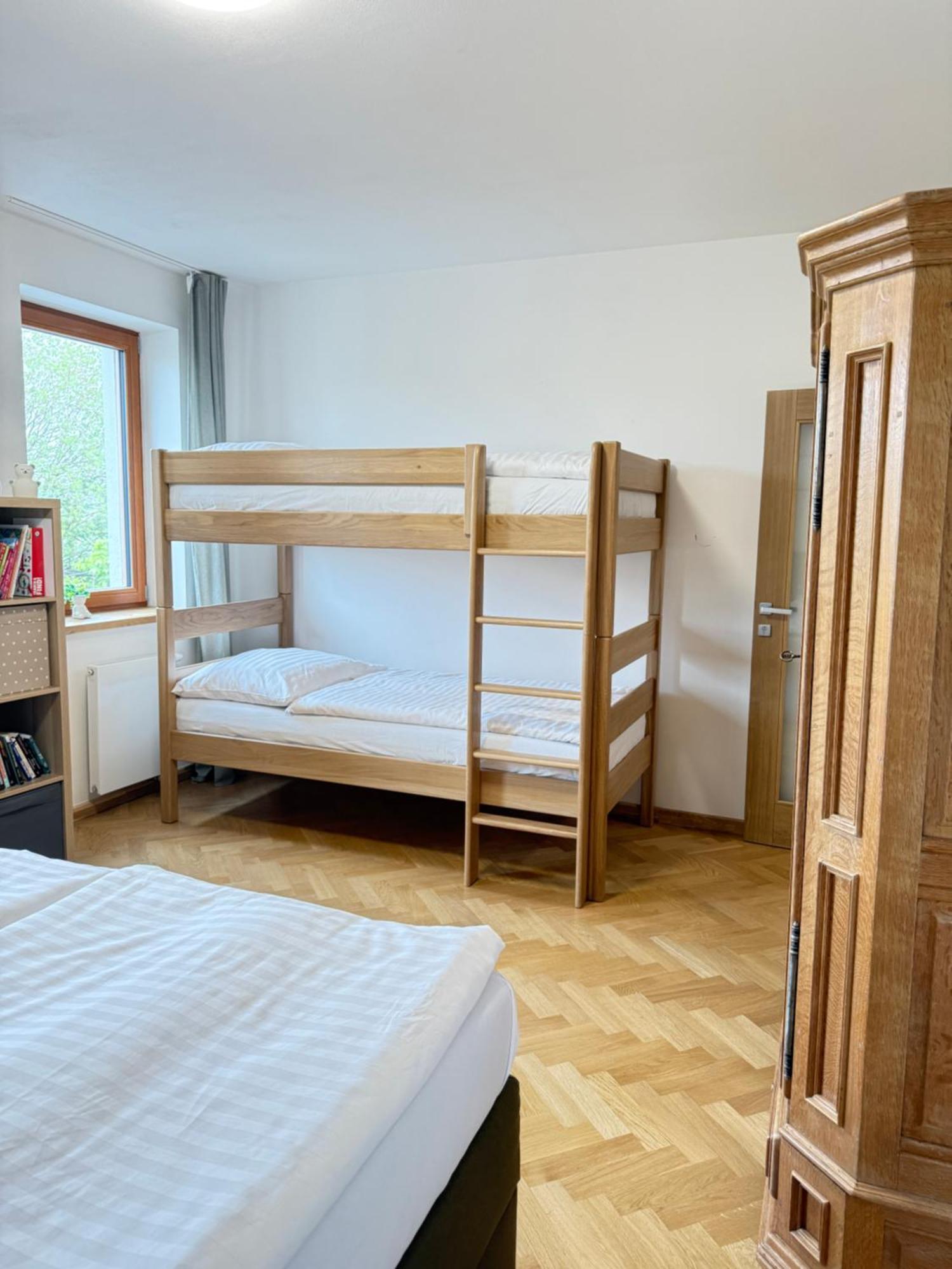Familyvilla, New 4 Luxury Big Apartments, Parking * Prague